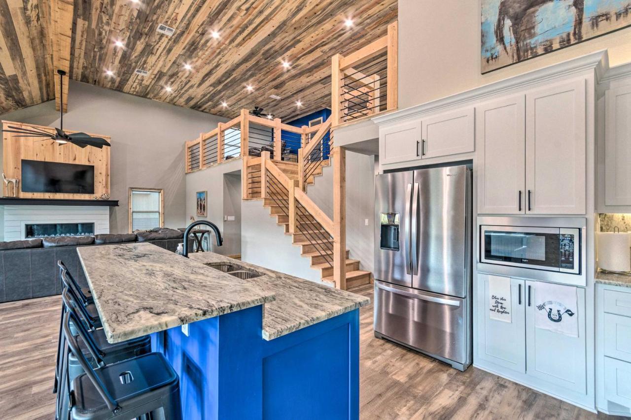 Upscale Riverfront Home With Beach And Fire Pit! Glenwood Екстериор снимка